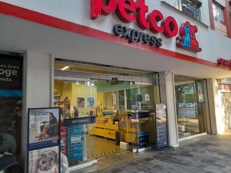 Petco evcil hayvan mağazasına bir emeno hırsızlık önleme cihazı kuruluyor